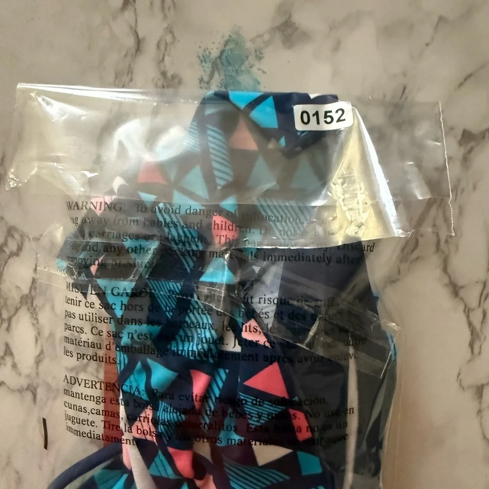 Girls NWT Size 14 Kanu Surf Bikini Top Style 5564 Print